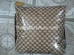 Bộ gối - chăn trên xe hơi LV