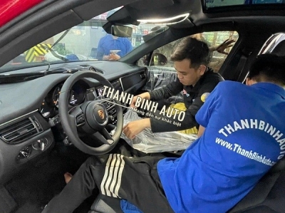 Dán PPF chống xước nội thất xe Porsche Macan