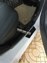 Ốp bậc cửa trong ngoài titan xe ATTRAGE