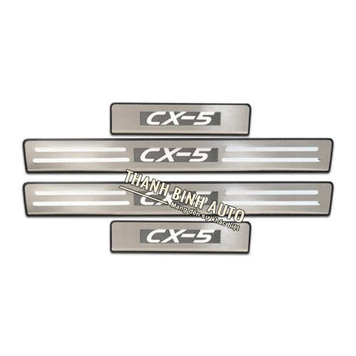 Ốp bậc cửa ngoài có đèn LED cho xe Mazda CX-5