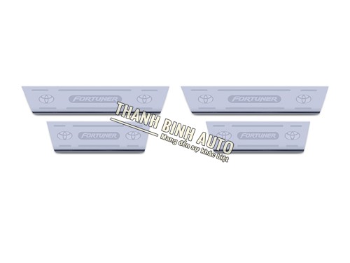 Ốp bậc cửa không đèn cho xe Fortuner
