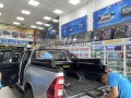 Nắp thùng cuộn và khung thể thao cho xe HILUX 2024