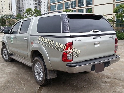 Nắp thùng Toyota Hilux có đèn phanh GSE-V 