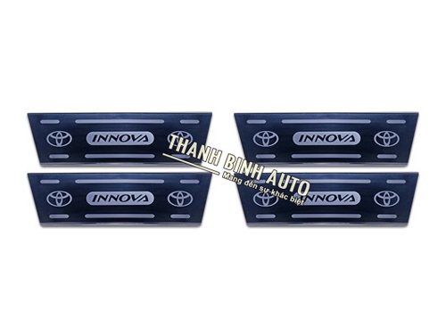 Ốp bậc cửa không đèn cho xe Innova