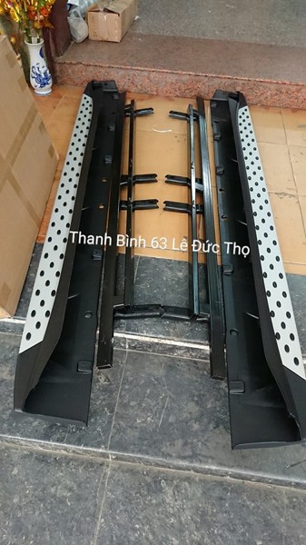 Bậc lên xuống, bệ bước chấm bi theo xe Outlander 2018