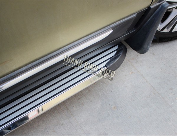 Bậc lên xuống, bệ bước inox kẻ dọc HONDA CRV 2018