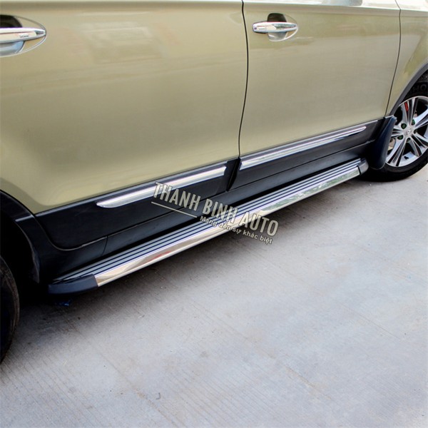 Bậc lên xuống, bệ bước inox kẻ dọc HONDA CRV 2018