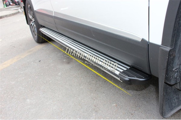 Bậc lên xuống, bệ bước kẻ dọc đen HONDA CRV 2018