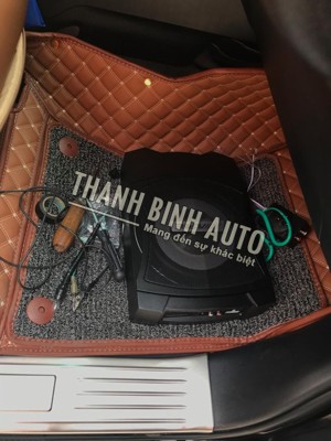 Lắp loa sub gầm ghế Alpine cho TOYOTA INNOVA VENTURER 2018