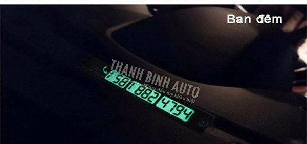 Thẻ gắn số điện thoại lên kính lái ô tô khi đỗ xe