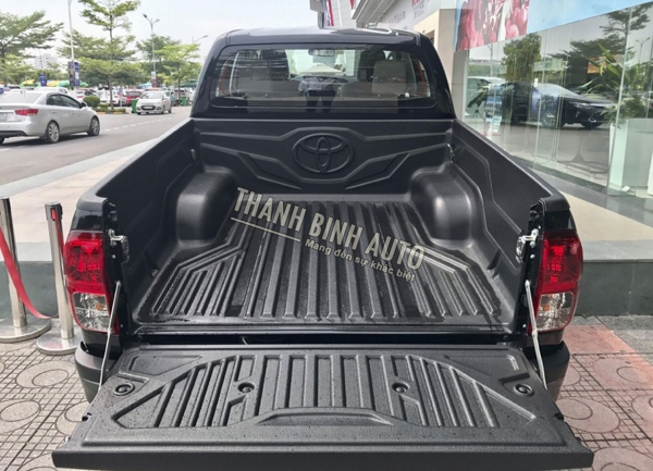 Đồ chơi, đồ trang trí, phụ kiện độ xe Toyota Hilux 2018 2019
