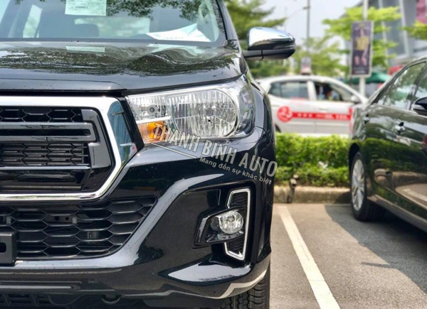 Đồ chơi, đồ trang trí, phụ kiện độ xe Toyota Hilux 2018 2019