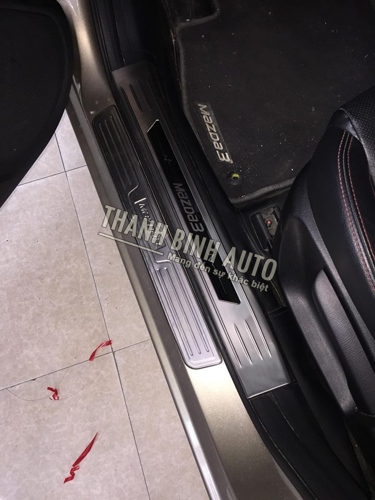 Ốp bậc cửa trong + ngoài MAZDA 3 2018 m1807