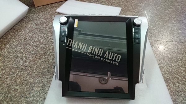 Màn hình Tesla theo xe Toyota Camry 2013