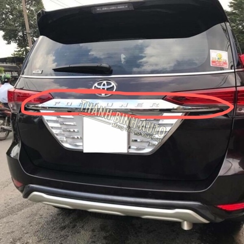 Ốp tay mở cốp mạ crome Fortuner 2017