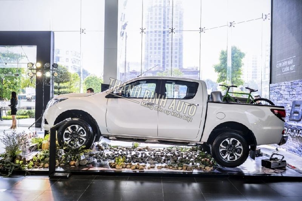 Đồ chơi, đồ trang trí, phụ kiện độ xe Mazda BT-50 2019