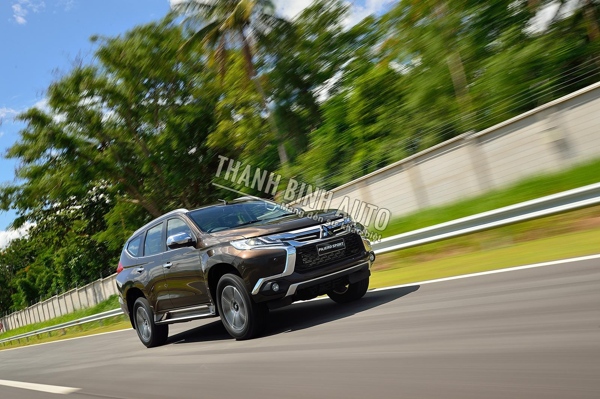 Đồ chơi, đồ trang trí, phụ kiện độ xe Mitsubishi Pajero Sport máy dầu