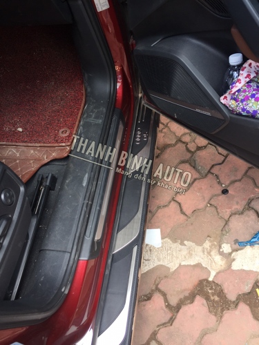 Bậc lên xuống, bệ bước AUDI Q5 2018 m1810
