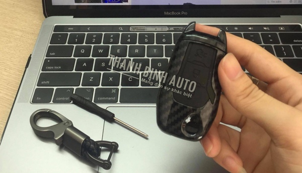Móc khóa, bọc khóa vân cacbon cho các dòng xe Toyota, Honda, Ford