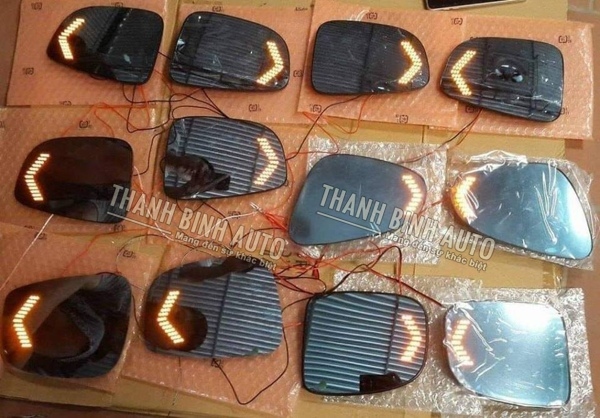 Mặt gương tích hợp sấy gương và xi nhan led chạy