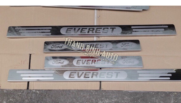 Ốp bậc cửa ngoài FORD EVEREST 2018 2019 m2