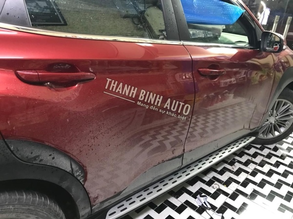 Bậc lên xuống, bệ bước chấm bi dài HYUNDA KONA 2019