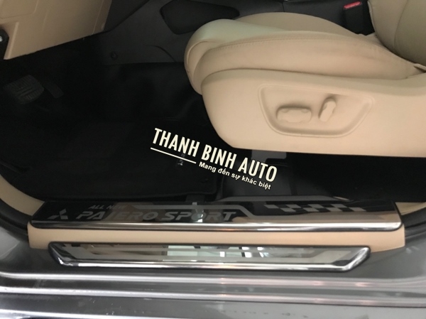 Ốp bậc cửa trong + ngoài Pajero Sport 2018 2019 m2