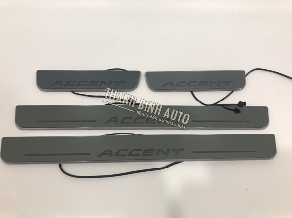 Ốp bậc cửa ngoài led HYUNDAI ACCENT 2018 2019