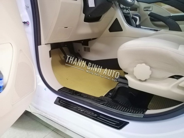 Ốp bậc cửa trong + ngoài mẫu titan xe XPANDER 2019 2020
