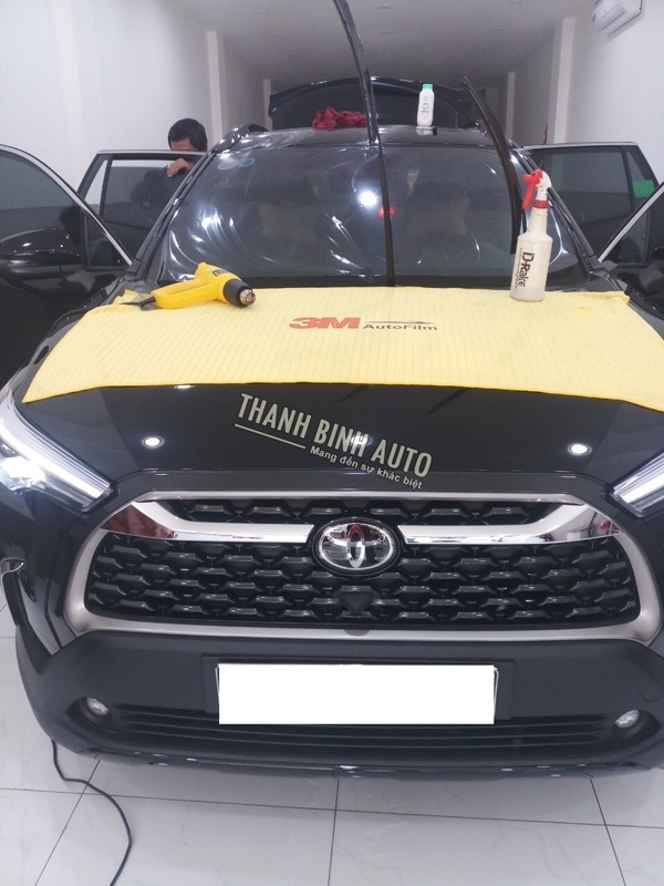 Dán kính, dán phim cách nhiệt xe TOYOTA COROLLA CROSS
