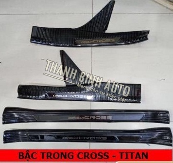 Ốp bậc cửa trong titan xe COROLLA CROSS