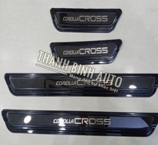 Ốp bậc cửa ngoài titan xe COROLLA CROSS