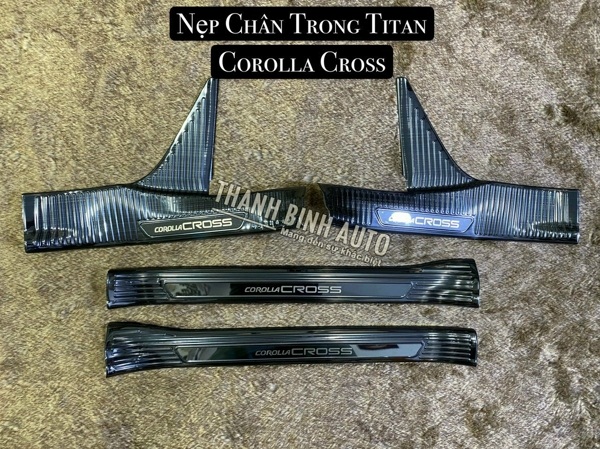 Ốp bậc cửa trong titan xe COROLLA CROSS m209