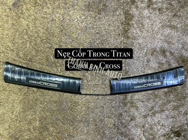 Ốp chống trầy cốp trong titan xe COROLLA CROSS