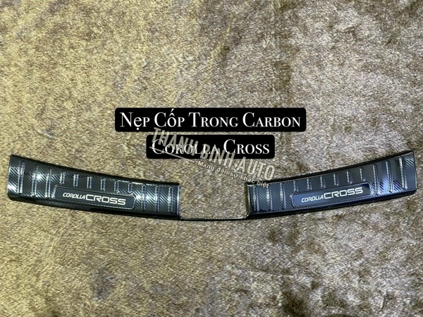 Ốp chống trầy cốp trong cacbon xe COROLLA CROSS