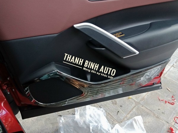 Ốp tapi cửa xe COROLLA CROSS 2021 2022