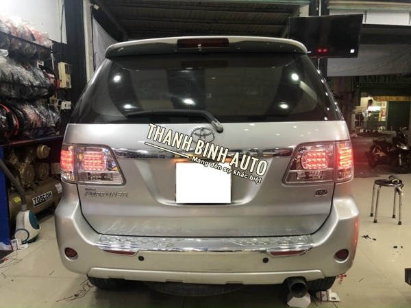 Đèn hậu độ nguyên bộ cho xe Fortuner 2010+