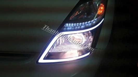 Làm đẹp cho mắt em Toyota Prius, độ đèn pha
