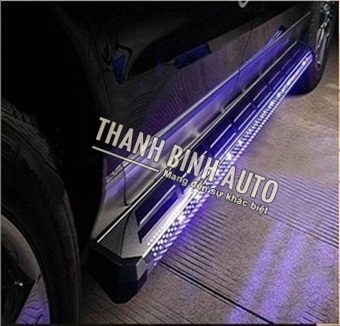 Bậc lên xuống Cadillac SRX 2010-2012 có LED cao cấp