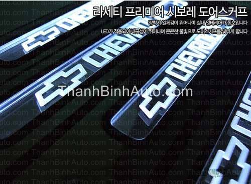 Viền bậc cửa có đèn LED chữ chevrolet Lacetti 2010