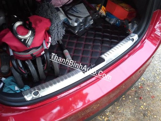 Ốp chống trầy cốp sau phần trong cho Mazda 6 2014
