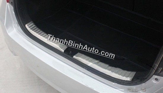 Nẹp chống xước cốp phần nhựa cho xe Vios 2014
